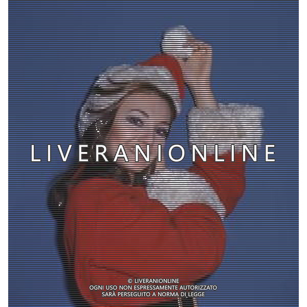 RETROSPETTIVA MARIA ROSARIA OMAGGIO ATTRICE NELLA FOTO VESTITA DA BABBO NATALE AG ALDO LIVERANI SAS