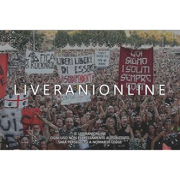 Ag. Aldo Liverani s.a.s./Massimo Landucci Roma 11/06/2022 Concerto Vasco Live Roma 2022 - Vasco Rossi in Concerto al Circo Massimo a Roma 11/06/2022 Nella foto i suoi Fans e il pubblico con gli striscioni ©Landucci Massimo/AGENZIA ALDO LIVERANI SAS