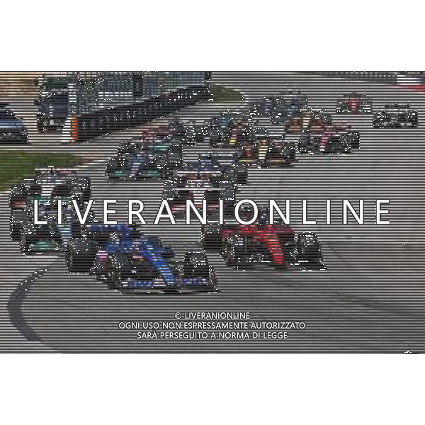 (L to R): Fernando Alonso (ESP) Alpine F1 Team A522 and Carlos Sainz Jr (ESP) Ferrari F1-75 battle for position at the start of the race. 19.06.2022. Formula 1 World Championship, Rd 9, Canadian Grand Prix, Montreal, Canada, Race Day. - www.xpbimages.com, EMail: requests@xpbimages.com © Copyright: Charniaux / XPB Images/AGENZIA ALDO LIVERANI SAS - ITALY ONLY EDITORIAL USE ONLY