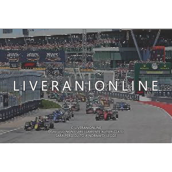 Max Verstappen (NLD) Red Bull Racing RB18 leads at the start of the race. 19.06.2022. Formula 1 World Championship, Rd 9, Canadian Grand Prix, Montreal, Canada, Race Day. - www.xpbimages.com, EMail: requests@xpbimages.com © Copyright: Charniaux / XPB Images/AGENZIA ALDO LIVERANI SAS - ITALY ONLY EDITORIAL USE ONLY