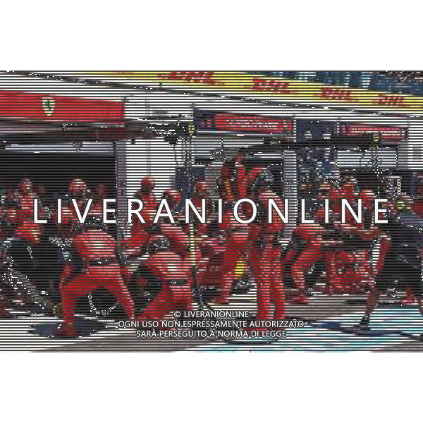 Carlos Sainz Jr (ESP) Ferrari F1-75 makes a pit stop. 19.06.2022. Formula 1 World Championship, Rd 9, Canadian Grand Prix, Montreal, Canada, Race Day. - www.xpbimages.com, EMail: requests@xpbimages.com © Copyright: Batchelor / XPB Images/AGENZIA ALDO LIVERANI SAS - ITALY ONLY EDITORIAL USE ONLY