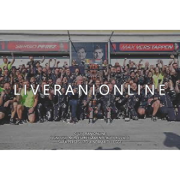 Race winner Max Verstappen (NLD) Red Bull Racing celebrates with the team. 19.06.2022. Formula 1 World Championship, Rd 9, Canadian Grand Prix, Montreal, Canada, Race Day. - www.xpbimages.com, EMail: requests@xpbimages.com © Copyright: Coates / XPB Images/AGENZIA ALDO LIVERANI SAS - ITALY ONLY EDITORIAL USE ONLY