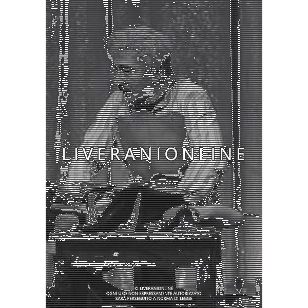 1984 MILANO TRASMISSIONE TELEVISIVA “ IL TRAPPOLONE“ NELL\'ANNO 1984 NELLA FOTO RENZO MONTAGNANI AG ALDO LIVERANI SAS