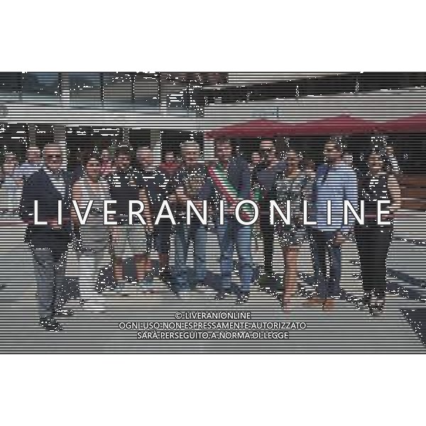 IMOLA 25 06 2022 RIQUALIFICAZIONE DELLA PIAZZA MOZART IN PEDAGNA TAGLIO DEL NASTRO DI SINDACO MARCO PANIERI NELLA FOTO TAGLIO DEL NASTRO CON SINDACO MARCO PANIERI ASSESSORE PIERANGELO RAFFINI E COMERCIANTI DELLA PIAZZA MOZART ©SANNA/AGENZIA ALDO LIVERANI SAS