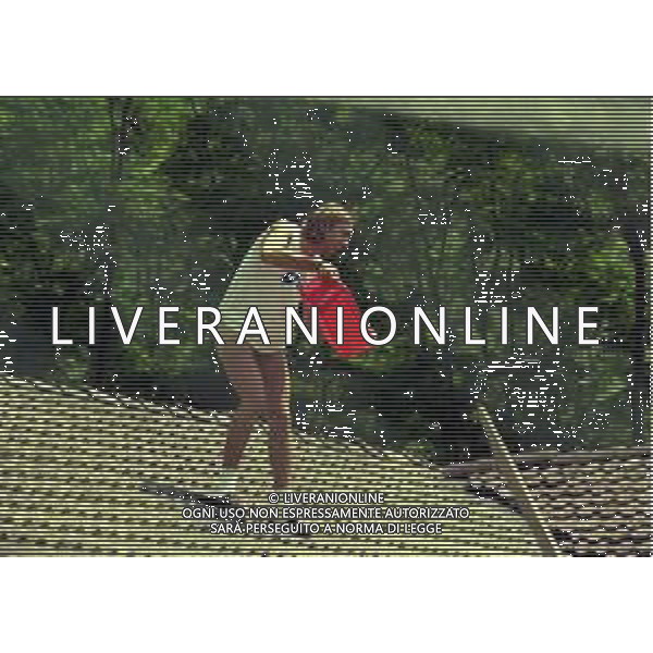 13-07-1999 TENNA ALLENAMENTO PRE CAMPIONATO SALERNITANA CALCIO NELLA FOTO VITTORIO TOSTO GAVETTONE A UN COMPAGNO AG ALDO LIVERANI SAS