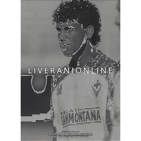 RETROSPETTIVA MARCIO ROBERTO DOS SANTOS CALCIATORE NELLA FOTO MARCIO ROBERTO DOS SANTOS CON LA MAGLIA DELLA FIORENTINA CALCIO NELL\'ANNO 1994-1995 AG ALDO LIVERANI SAS