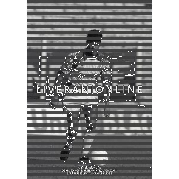 RETROSPETTIVA MARCIO ROBERTO DOS SANTOS CALCIATORE NELLA FOTO MARCIO ROBERTO DOS SANTOS CON LA MAGLIA DELLA FIORENTINA CALCIO NELL\'ANNO 1994-1995 AG ALDO LIVERANI SAS