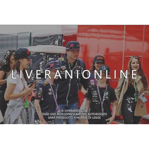 Max Verstappen (NLD) Red Bull Racing with fans in the paddock. 30.06.2022. Formula 1 World Championship, Rd 10, British Grand Prix, Silverstone, England, Preparation Day. - www.xpbimages.com, EMail: requests@xpbimages.com © Copyright: Moy / XPB Images/AGENZIA ALDO LIVERANI SAS - ITALY ONLY EDITORIAL USE ONLY