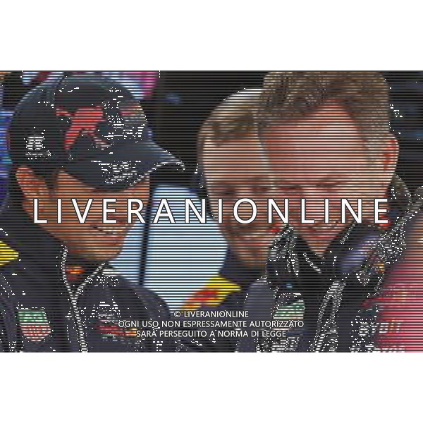 (L to R): Sergio Perez (MEX) Red Bull Racing and Christian Horner (GBR) Red Bull Racing Team Principal. 02.07.2022. Formula 1 World Championship, Rd 10, British Grand Prix, Silverstone, England, Qualifying Day. - www.xpbimages.com, EMail: requests@xpbimages.com © Copyright: Davenport / XPB Images/AGENZIA ALDO LIVERANI SAS - ITALY ONLY EDITORIAL USE ONLY