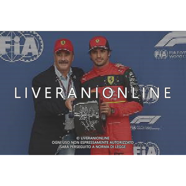 Nigel Mansell (GBR) with Carlos Sainz Jr (ESP) Ferrari F1-75. 02.07.2022. Formula 1 World Championship, Rd 10, British Grand Prix, Silverstone, England, Qualifying Day. - www.xpbimages.com, EMail: requests@xpbimages.com © Copyright: Batchelor / XPB Images/AGENZIA ALDO LIVERANI SAS - ITALY ONLY EDITORIAL USE ONLY