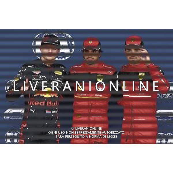 Pole for Carlos Sainz Jr (ESP) Ferrari F1-75, 2nd for Max Verstappen (NLD) Red Bull Racing RB18 and 3rd for Charles Leclerc (MON) Ferrari F1-75. 02.07.2022. Formula 1 World Championship, Rd 10, British Grand Prix, Silverstone, England, Qualifying Day. - www.xpbimages.com, EMail: requests@xpbimages.com ¬© Copyright: Batchelor / XPB Images/AGENZIA ALDO LIVERANI SAS - ITALY ONLY EDITORIAL USE ONLY