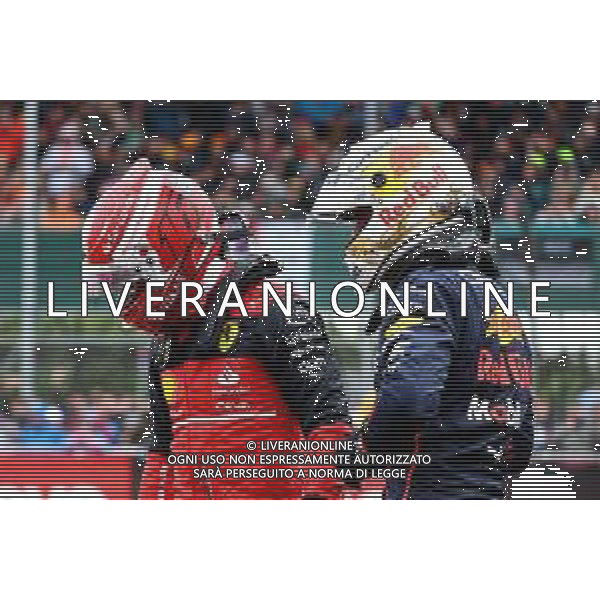 Charles Leclerc (MON) Ferrari F1-75 and Max Verstappen (NLD) Red Bull Racing RB18. 02.07.2022. Formula 1 World Championship, Rd 10, British Grand Prix, Silverstone, England, Qualifying Day. - www.xpbimages.com, EMail: requests@xpbimages.com ¬© Copyright: Batchelor / XPB Images/AGENZIA ALDO LIVERANI SAS - ITALY ONLY EDITORIAL USE ONLY