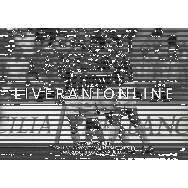 06-09-1992 MILANO CAMPIONATO DI CALCIO SERIE A MILAN -FOGGIA 1-0 NELLA FOTO DANIELE MASSARO-PAOLO MALDINI E MARCO VAN BASTEN ESULTANO DOPO L\'AUTOGOAL AG ALDO LIVERANI SAS