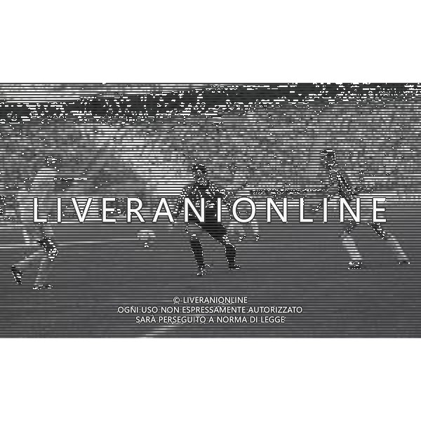 06-09-1992 MILANO CAMPIONATO DI CALCIO SERIE A MILAN -FOGGIA 1-0 NELLA FOTO ANDREA SENO-FRANCESCO MANCINI E DANIELE MASSARO AG ALDO LIVERANI SAS