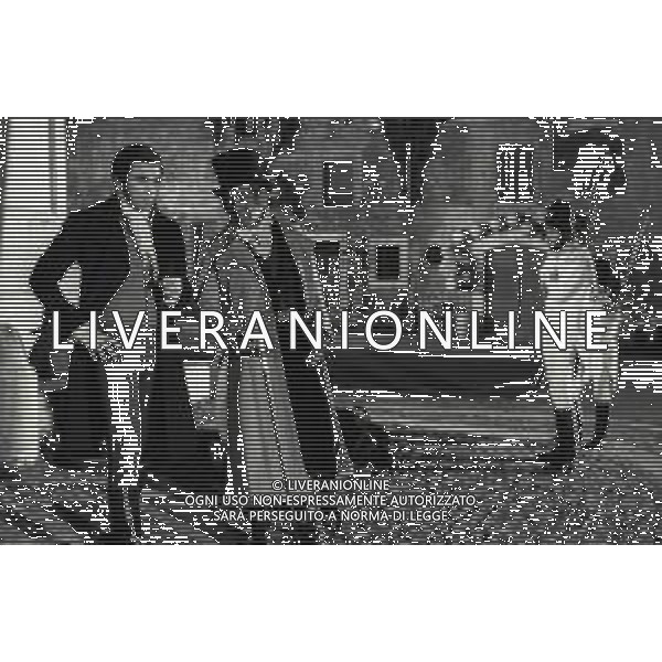 RETROSPETTIVA ENRICO MARIA SALERNO ATTORE NELLA FOTO ENRICO MARIA SALERNO CON ROBERT HOSSEIN NELL\'ANNO 1969 SUL SET DEL FILM “NELL\'ANNO DEL SIGNORE“ AG ALDO LIVERANI SAS