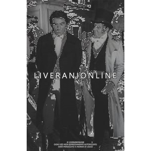 RETROSPETTIVA ENRICO MARIA SALERNO ATTORE NELLA FOTO ENRICO MARIA SALERNO CON ROBERT HOSSEIN NELL\'ANNO 1969 SUL SET DEL FILM “NELL\'ANNO DEL SIGNORE“ AG ALDO LIVERANI SAS