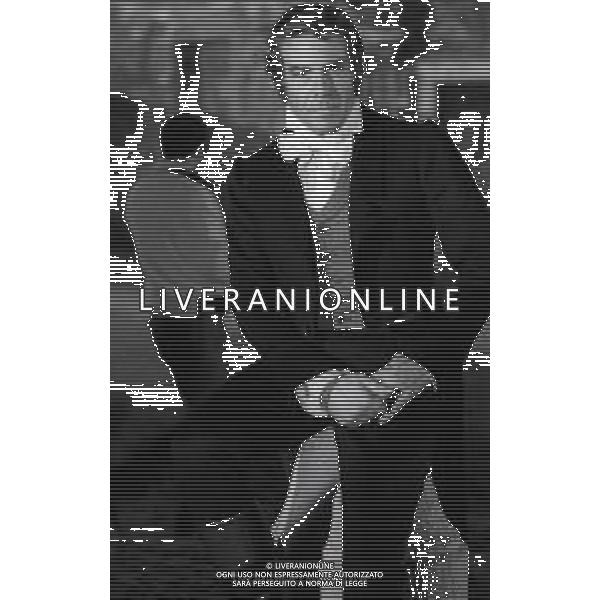 RETROSPETTIVA ENRICO MARIA SALERNO ATTORE NELLA FOTO ENRICO MARIA SALERNO NELL\'ANNO 1969 SUL SET DEL FILM “NELL\'ANNO DEL SIGNORE“ AG ALDO LIVERANI SAS