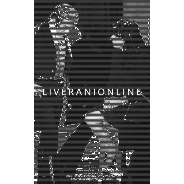 RETROSPETTIVA ENRICO MARIA SALERNO ATTORE NELLA FOTO ENRICO MARIA SALERNO CON ANNA MAGNANI NELL\'ANNO 1969 SUL SET DEL FILM “NELL\'ANNO DEL SIGNORE“ AG ALDO LIVERANI SAS
