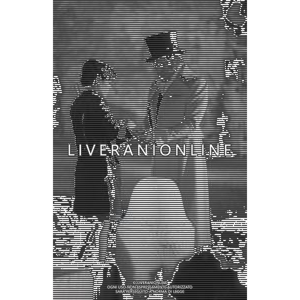 RETROSPETTIVA ENRICO MARIA SALERNO ATTORE NELLA FOTO ENRICO MARIA SALERNO NELL\'ANNO 1969 SUL SET DEL FILM “NELL\'ANNO DEL SIGNORE“ AG ALDO LIVERANI SAS