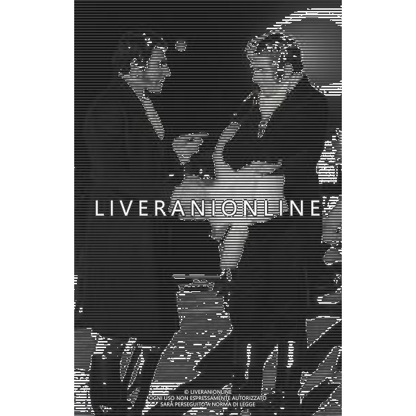 RETROSPETTIVA ENRICO MARIA SALERNO ATTORE NELLA FOTO ENRICO MARIA SALERNO CON ROBERT HOSSEIN NELL\'ANNO 1969 SUL SET DEL FILM “NELL\'ANNO DEL SIGNORE“ AG ALDO LIVERANI SAS
