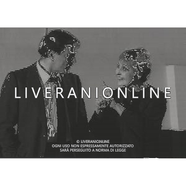 RETROSPETTIVA ENRICO MARIA SALERNO ATTORE NELLA FOTO ENRICO MARIA SALERNO CON LEA PADOVANI NELL\'ANNO 1970 SUL SET DEL FILM “CIAO GULLIVER“ AG ALDO LIVERANI SAS 