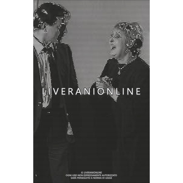 RETROSPETTIVA ENRICO MARIA SALERNO ATTORE NELLA FOTO ENRICO MARIA SALERNO CON LEA PADOVANI NELL\'ANNO 1970 SUL SET DEL FILM “CIAO GULLIVER“ AG ALDO LIVERANI SAS 
