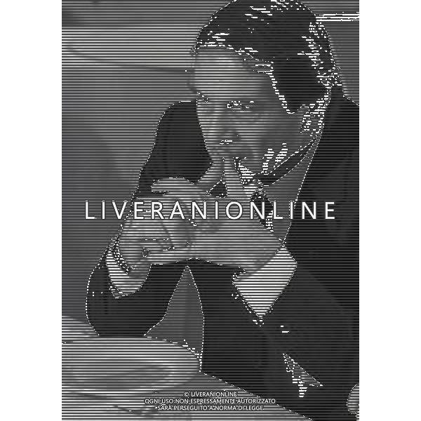 RETROSPETTIVA ENRICO MARIA SALERNO ATTORE NELLA FOTO ENRICO MARIA SALERNO NELL\'ANNO 1970 SUL SET DEL FILM “CIAO GULLIVER“ AG ALDO LIVERANI SAS 