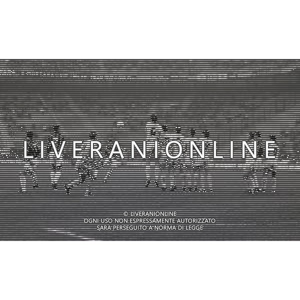 04-11-1992 MILANO OTTAVI DI FINALE DI RITORNO CHAMPIONS LEAGUE MILAN SLOVAN BRATISLAVA 4-0 NELLA FOTO PUNIZIONE ZVONIMIR BOBAN AG ALDO LIVERANI SAS