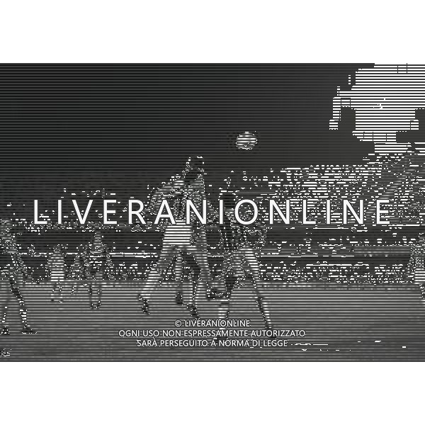 23-10-1985 VERONA COPPA CAMPIONI OTTAVI DI FINALE ANDATA VERONA-JUVENTUS 0-0 NELLA FOTO HANS PETER BRIEGEL E STEFANO PIOLI AG ALDO LIVERANI SAS