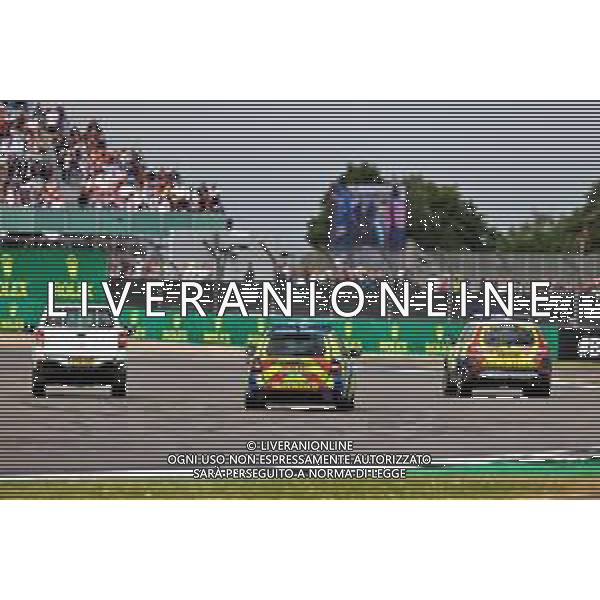 Police on the circuit at the start of the race as an incident involving people attempting to enter the circuit. 03.07.2022. Formula 1 World Championship, Rd 10, British Grand Prix, Silverstone, England, Race Day. - www.xpbimages.com, EMail: requests@xpbimages.com © Copyright: Moy / XPB Images/AGENZIA ALDO LIVERANI SAS - ITALY ONLY EDCITORIAL USE ONLY