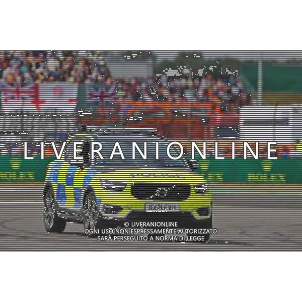 Police on the circuit at the start of the race as an incident involving people attempting to enter the circuit. 03.07.2022. Formula 1 World Championship, Rd 10, British Grand Prix, Silverstone, England, Race Day. - www.xpbimages.com, EMail: requests@xpbimages.com © Copyright: Moy / XPB Images/AGENZIA ALDO LIVERANI SAS - ITALY ONLY EDCITORIAL USE ONLY