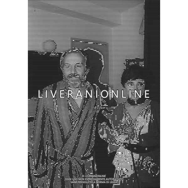 RETROSPETTIVA ENRICO MARIA SALERNO ATTORE NELLA FOTO ENRICO MARIA SALERNO CON CLARA BINOLI NELL\'ANNO 1980 NELLA COMMEDIA TEATRALE “IO,L\'EREDE“ AG ALDO LIVERANI SAS  
