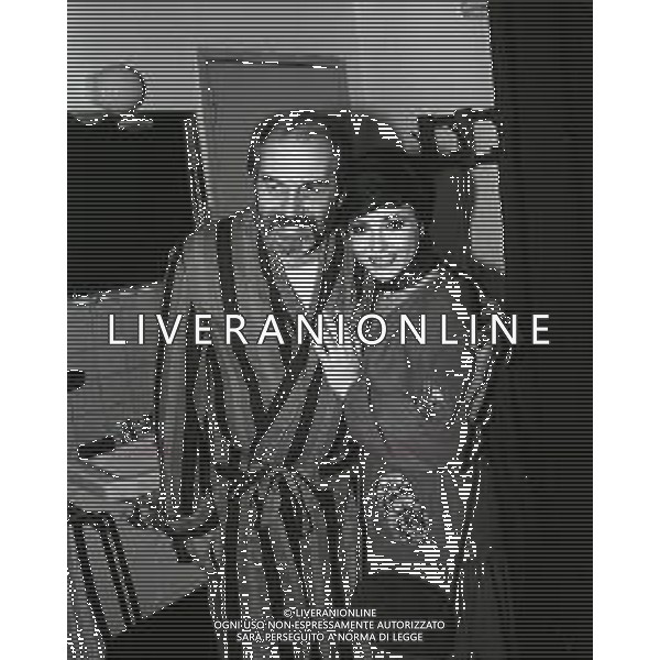 RETROSPETTIVA ENRICO MARIA SALERNO ATTORE NELLA FOTO ENRICO MARIA SALERNO CON CLARA BINOLI NELL\'ANNO 1980 NELLA COMMEDIA TEATRALE “IO,L\'EREDE“ AG ALDO LIVERANI SAS  