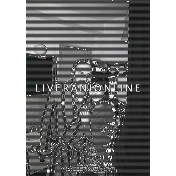 RETROSPETTIVA ENRICO MARIA SALERNO ATTORE NELLA FOTO ENRICO MARIA SALERNO CON CLARA BINOLI NELL\'ANNO 1980 NELLA COMMEDIA TEATRALE “IO,L\'EREDE“ AG ALDO LIVERANI SAS   