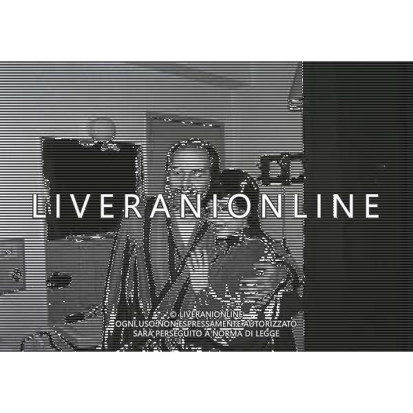 RETROSPETTIVA ENRICO MARIA SALERNO ATTORE NELLA FOTO ENRICO MARIA SALERNO CON CLARA BINOLI NELL\'ANNO 1980 NELLA COMMEDIA TEATRALE “IO,L\'EREDE“ AG ALDO LIVERANI SAS 