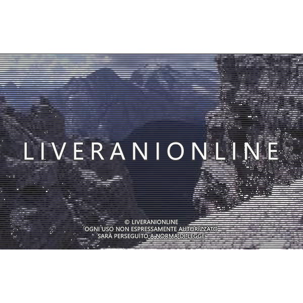 Veduta delle Montagne delle Dolomiti - gruppo montuoso del Sella Sass Pordoi - sullo sfondo la vista della Marmolada ©Archivio Giovanni Liverani/AG ALDO LIVERANI SAS