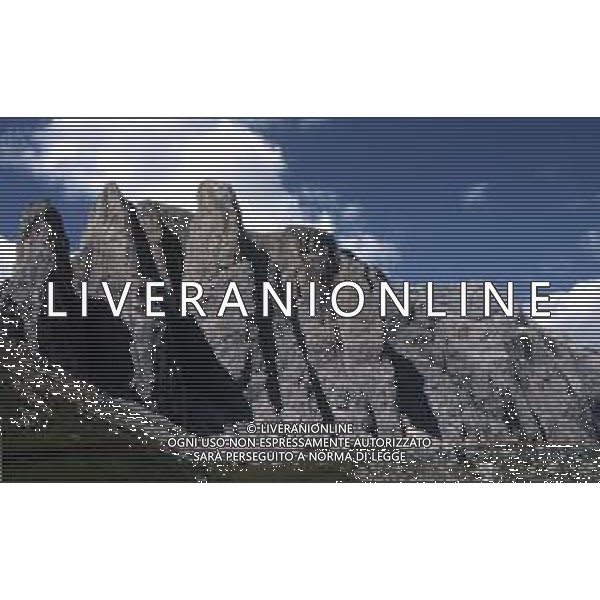 Veduta delle Montagne delle Dolomiti - Il gruppo montuoso del Sella -Le cinque Torri ©Archivio Giovanni Liverani/AG ALDO LIVERANI SAS