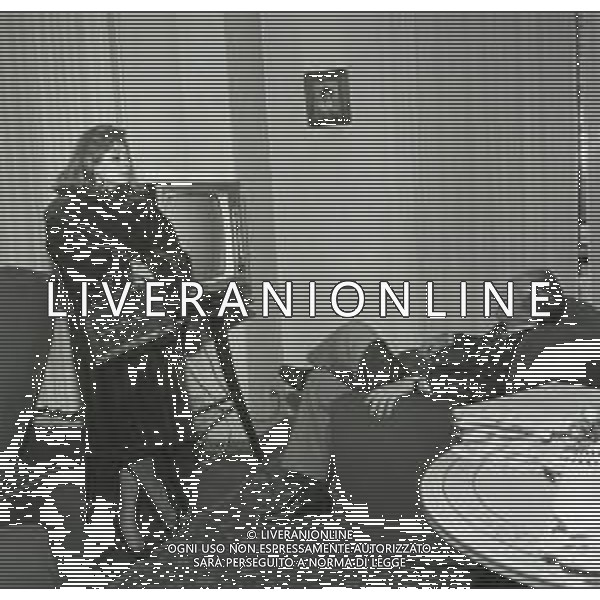 RETROSPETTIVA RAIMONDO VIANELLO E SANDRA MONDAINI ATTORI NELLA FOTO RAIMONDO VIANELLO CON SANDRA MONDAINI A ROMA IL 09-12-1963 AG ALDO LIVERANI SAS 
