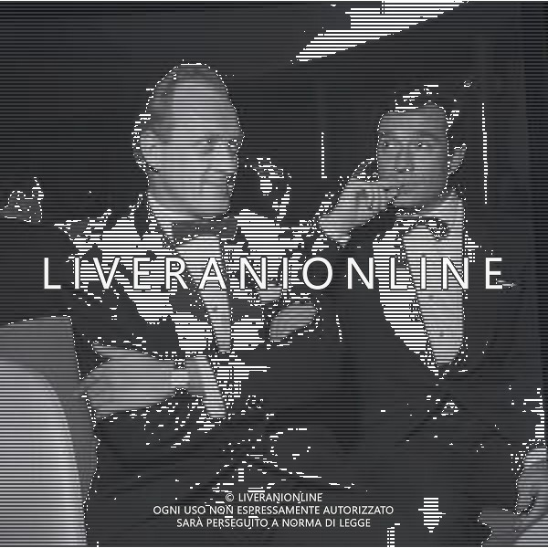 RETROSPETTIVA RAIMONDO VIANELLO E SANDRA MONDAINI ATTORI NELLA FOTO RAIMONDO VIANELLO CON UGO TOGNAZZI A VIAREGGIO NELL\'ANNO 1960 AG ALDO LIVERANI SAS 