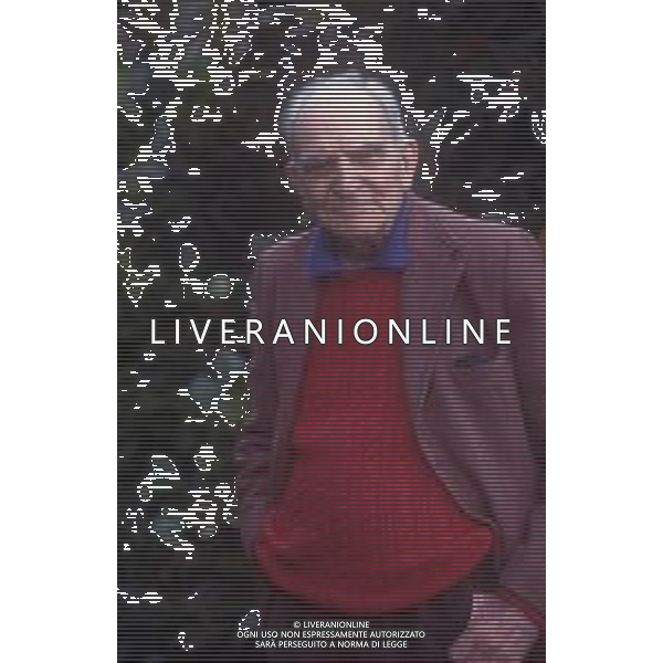 RETROSPETTIVA ATTILIO BERTOLUCCI POETA NELLA FOTO ATTILIO BERTOLUCCI NELLA SUA ABITAZIONE A CASAROLA PROVINCIA DI PARMA AG ALDO LIVERANI SAS