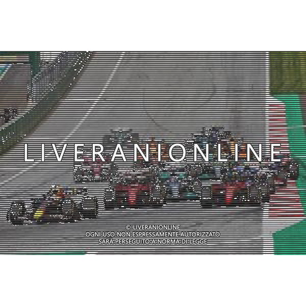 Max Verstappen (NLD) Red Bull Racing RB18 leads at the start. 09.07.2022. Formula 1 World Championship, Rd 11, Austrian Grand Prix, Spielberg, Austria, Sprint Day. - www.xpbimages.com, EMail: requests@xpbimages.com © Copyright: Charniaux / XPB Images/AGENZIA ALDO LIVERANI SAS - ITALY ONLY EDITORIAL USE ONLY