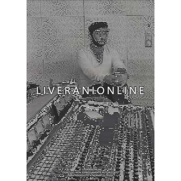 RETROSPETTIVA LUCIO DALLA CANTANTE NELLA FOTO LUCIO DALLA A MILANO NELL\'ANNO 1971  AG ALDO LIVERANI SAS 