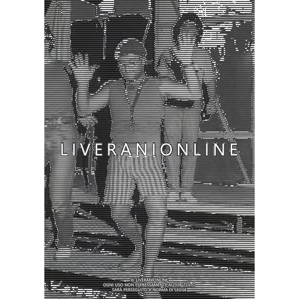 RETROSPETTIVA LUCIO DALLA CANTANTE NELLA FOTO LUCIO DALLA A VIAREGGIO ALA BUSSOLA NELL\'ANNO 1981  AG ALDO LIVERANI SAS 