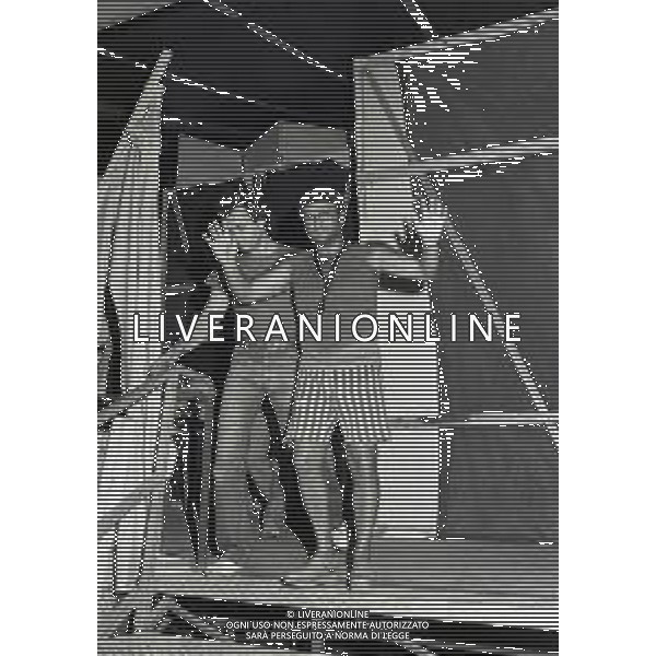 RETROSPETTIVA LUCIO DALLA CANTANTE NELLA FOTO LUCIO DALLA A VIAREGGIO ALA BUSSOLA NELL\'ANNO 1981  AG ALDO LIVERANI SAS 