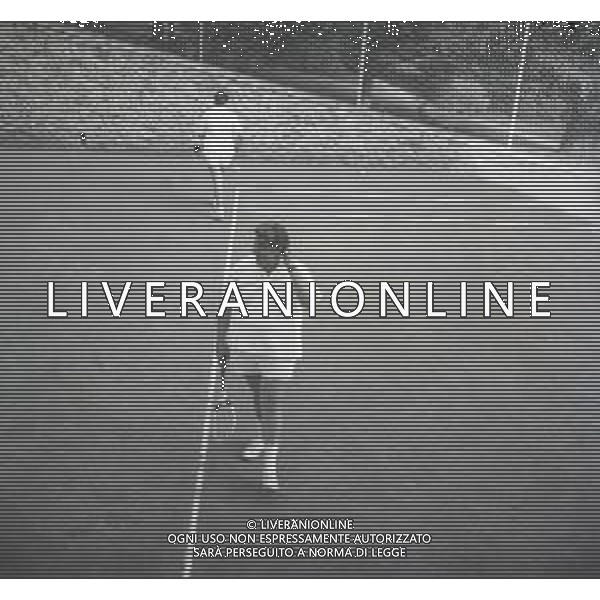 RETROSPETTIVA GINO BRAMIERI ATTORE NELLA FOTO GINO BRAMIERI A CUNARDO IL 02-08-1964 GIOCA A TENNIS CON IL FIGLIO CESARE AG ALDO LIVERANI SAS