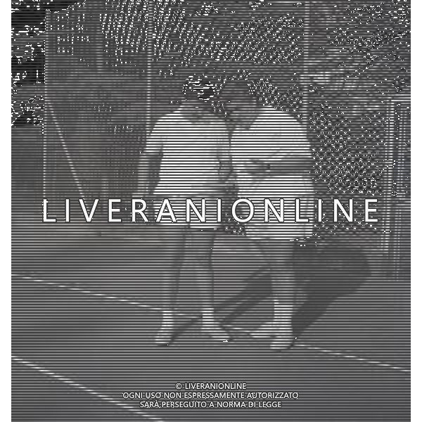 RETROSPETTIVA GINO BRAMIERI ATTORE NELLA FOTO GINO BRAMIERI A CUNARDO IL 02-08-1964 GIOCA A TENNIS CON IL FIGLIO CESARE AG ALDO LIVERANI SAS