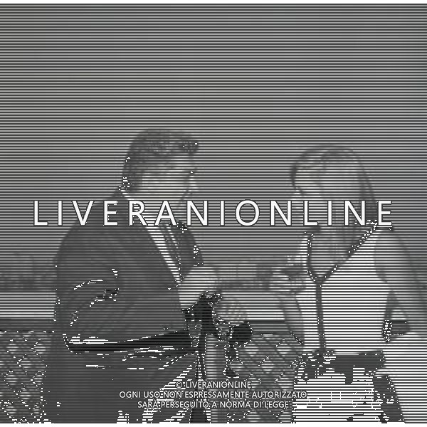 RETROSPETTIVA GINO BRAMIERI ATTORE NELLA FOTO GINO BRAMIERI A MILANO A TERRAZZA MARTINI NELL\'ANNO 1964 CON GABRIELLA FARINON E LAZZARINO AG ALDO LIVERANI SAS  