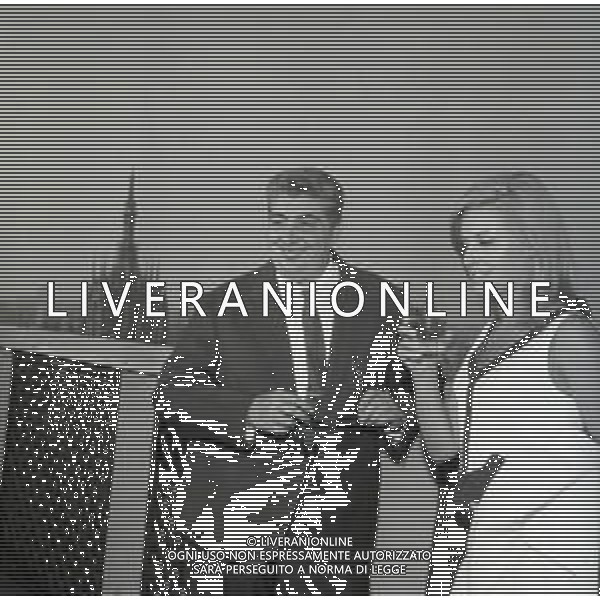 RETROSPETTIVA GINO BRAMIERI ATTORE NELLA FOTO GINO BRAMIERI A MILANO A TERRAZZA MARTINI NELL\'ANNO 1964 CON GABRIELLA FARINON E LAZZARINO AG ALDO LIVERANI SAS  