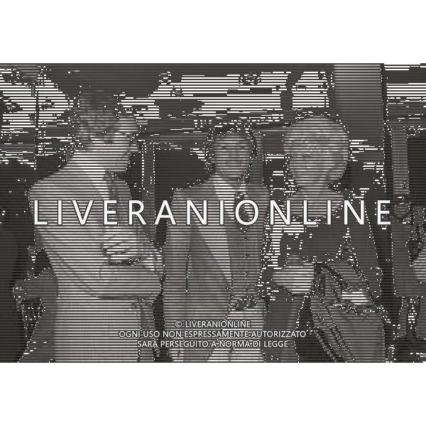 RETROSPETTIVA LEA PERICOLI EX TENNISTA E CONDUTTORE TELEVISIVO NELLA FOTO LEA PERICOLI E TONY RENIS A MILANO NELL\'ANNO 1974 A TERRAZZA MARTINI AG ALDO L IVERANI SAS
