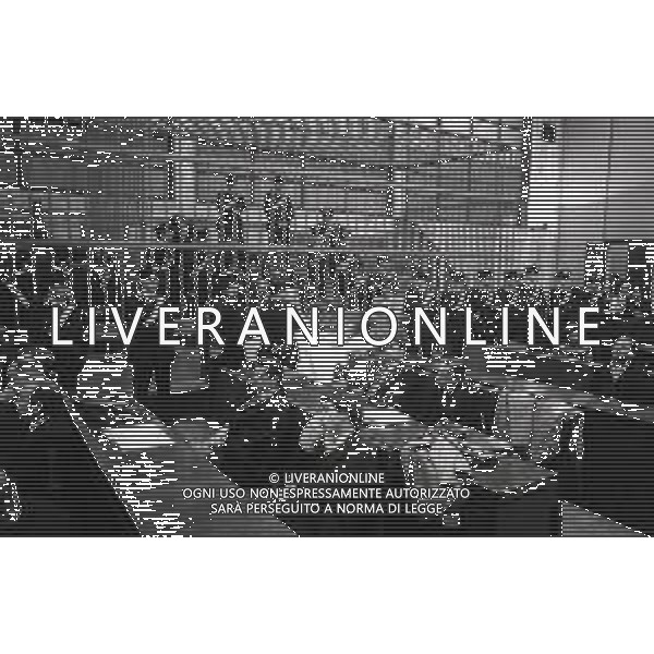 RETROSPETTIVA CORRADO ALUNNI TERRORISTA E AFFILIATO ALLE BRIGATE ROSSE NELLA FOTO CORRADO ALUNNI NELL\'ANNO 1980 IN TRIBUNALE A MILANO FERITO DOPO L\'EVASIONE DAL CARCERE DI SAN VITTORE AG ALDO LIVERANI SAS 